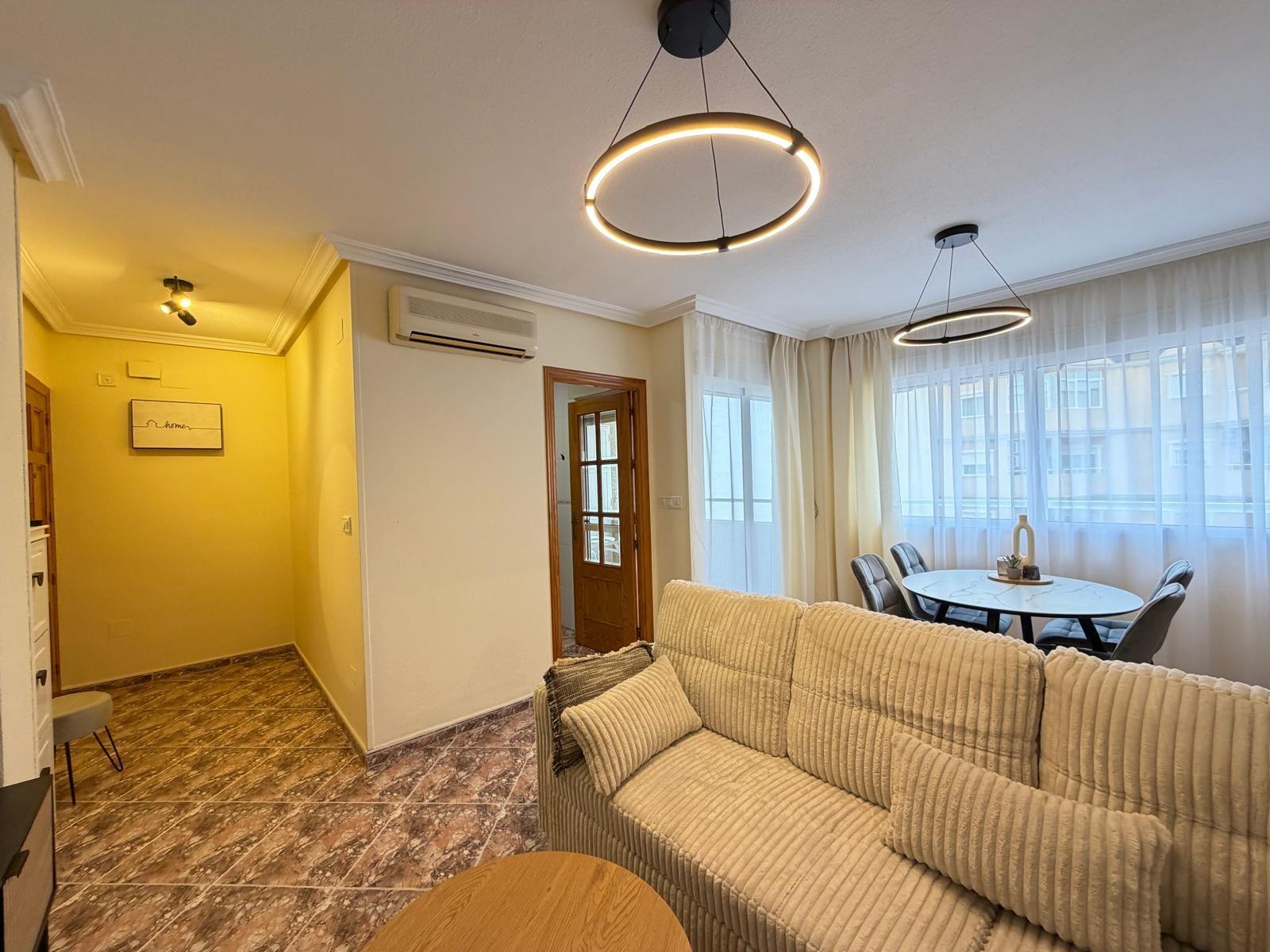 Apartamento en Torrevieja, Alicante, España 2 dormitorios, 69 m2 No. 196649