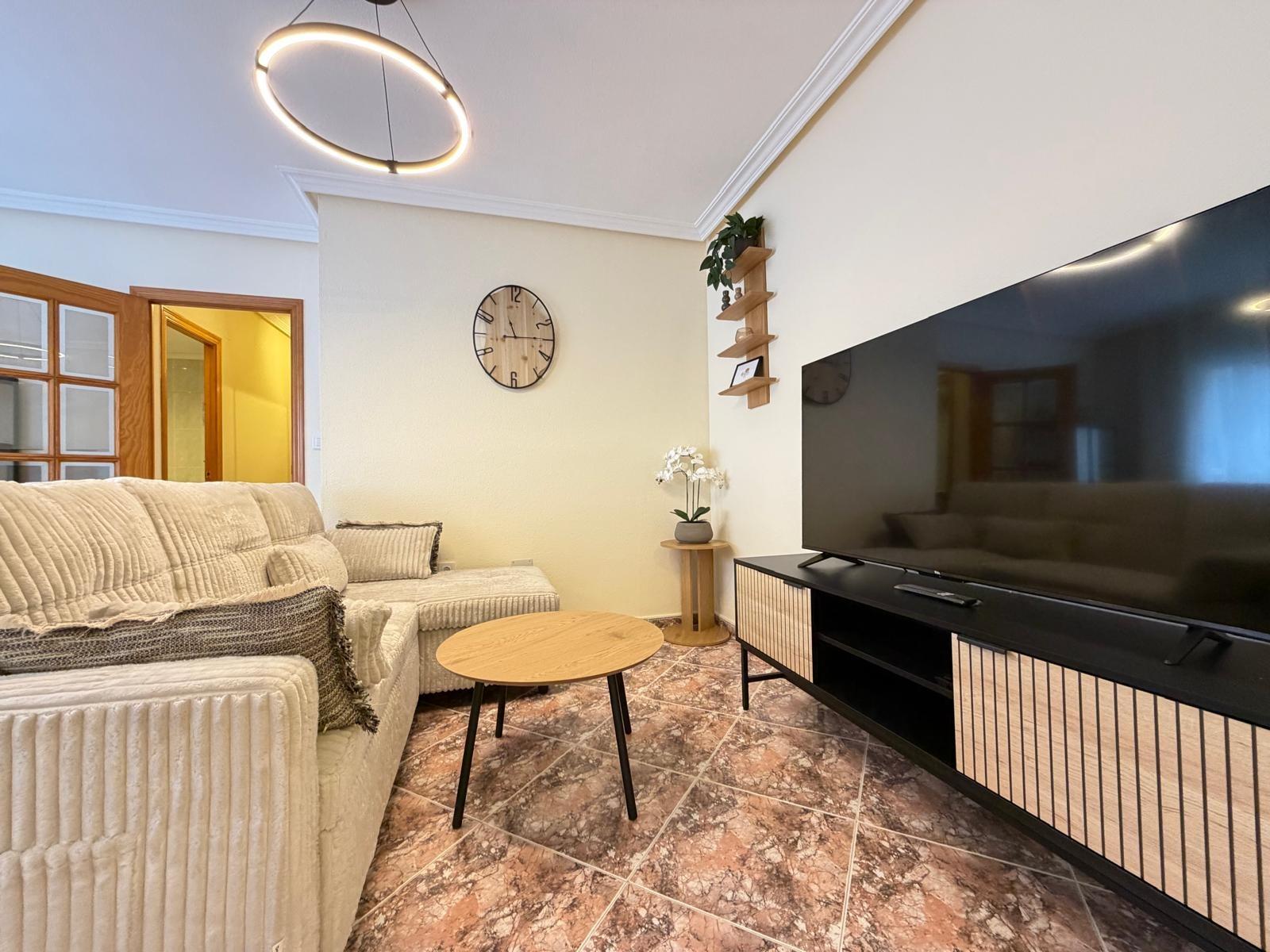 Apartamento en Torrevieja, Alicante, España 2 dormitorios, 69 m2 No. 196649