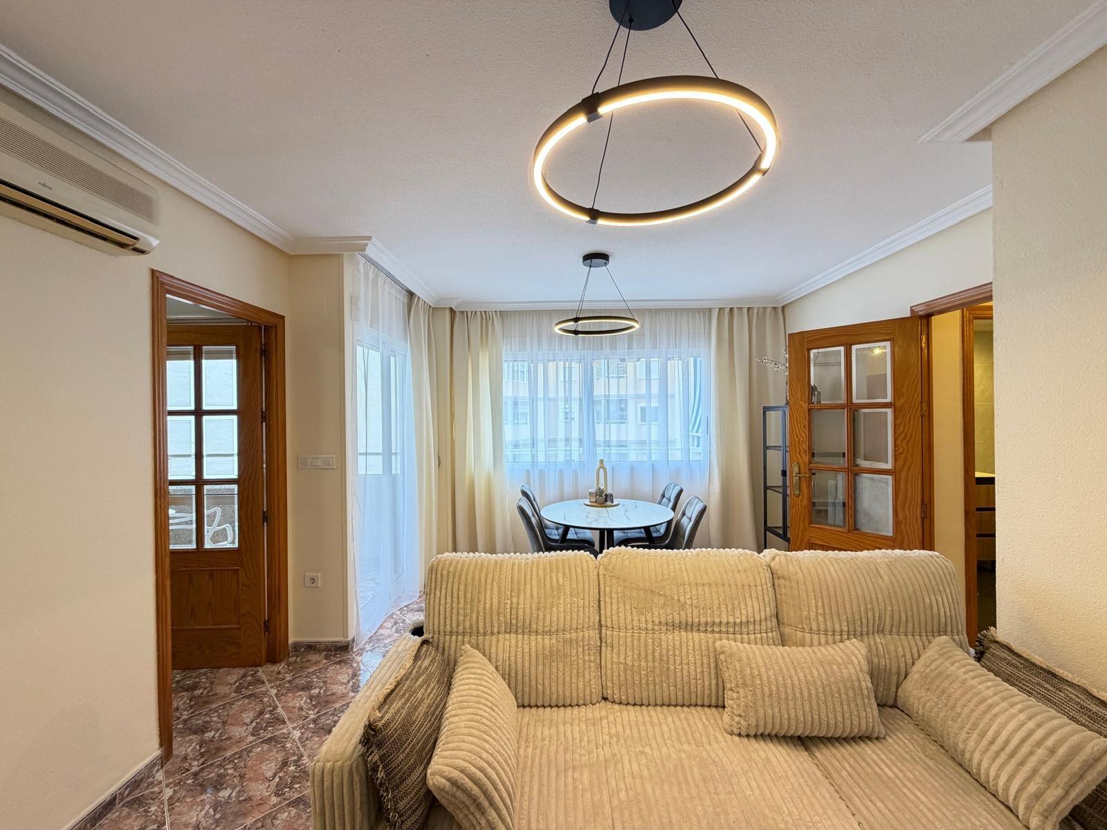 Apartamento en Torrevieja, Alicante, España 2 dormitorios, 69 m2 No. 196649