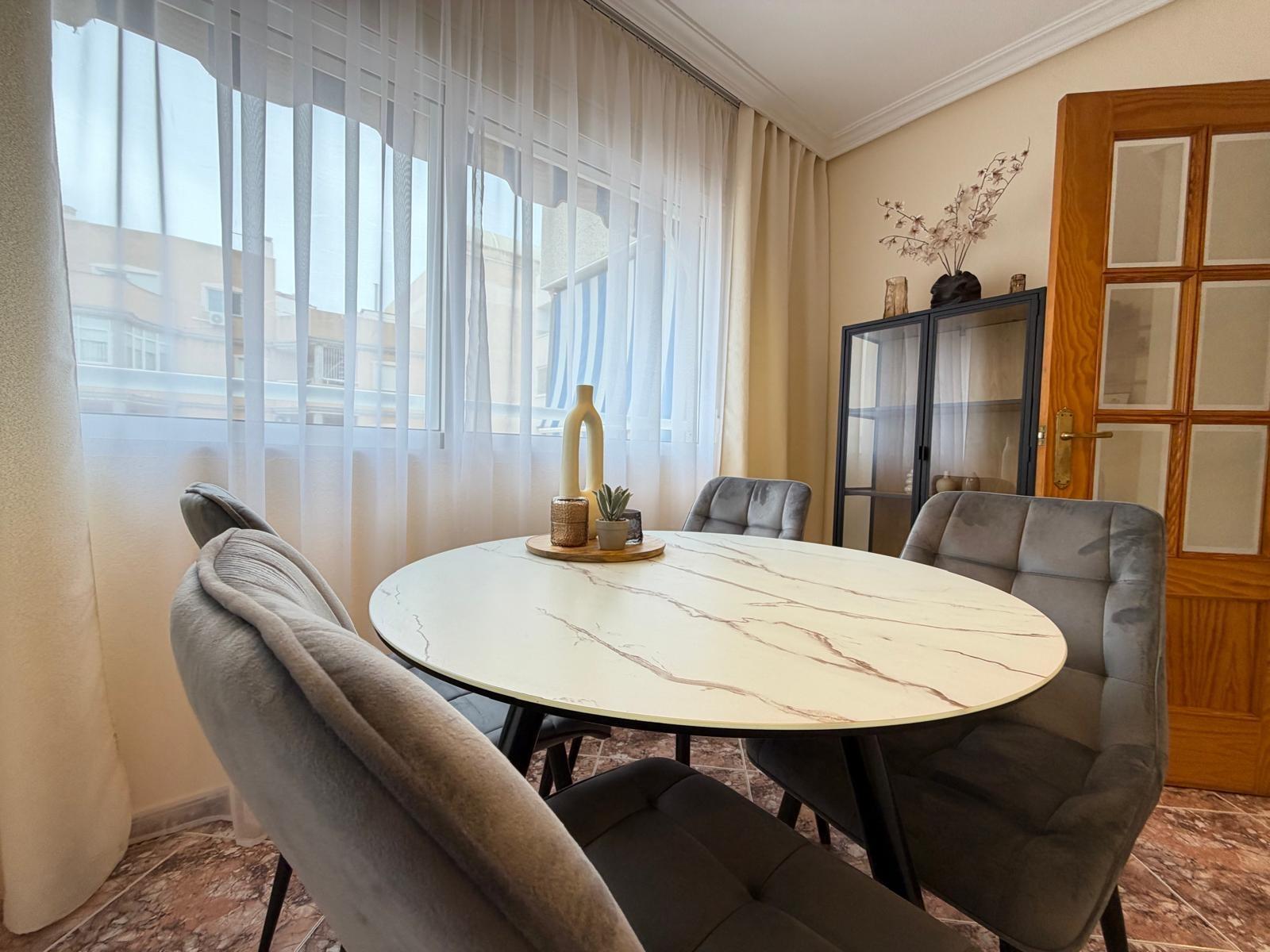 Apartamento en Torrevieja, Alicante, España 2 dormitorios, 69 m2 No. 196649