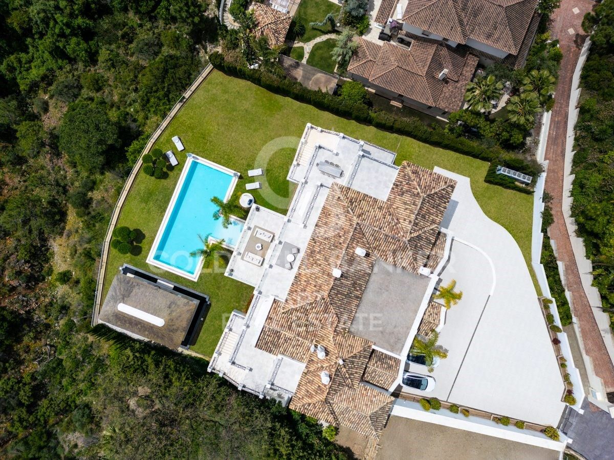 Hus i Benahavis, Malaga, Spanien 5 sovrum, 1372 kvm. Nr. 158486