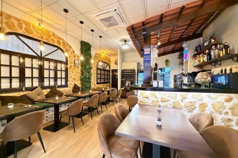 Propiedad comercial en Torrevieja, Alicante, España 57 m2 No. 165947