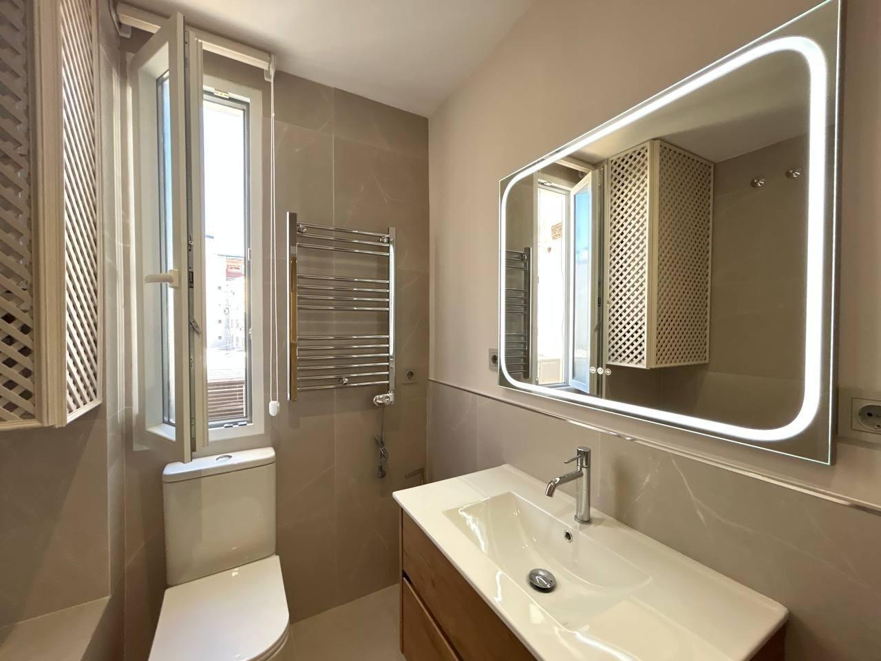 Huoneisto Madrid, Espanja 2 makuuhuonetta, 113 m2 No. 165945