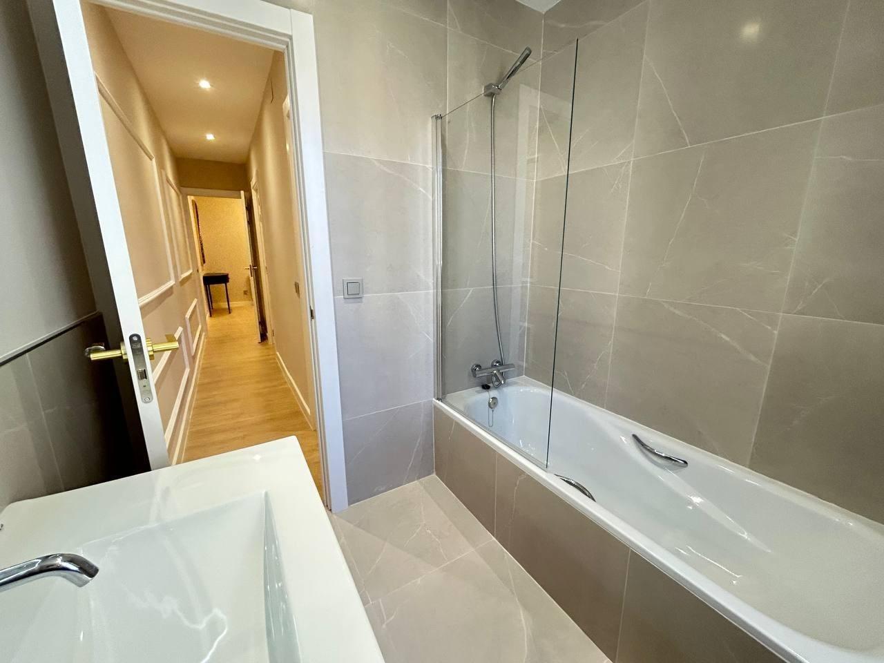 Huoneisto Madrid, Espanja 2 makuuhuonetta, 113 m2 No. 165945