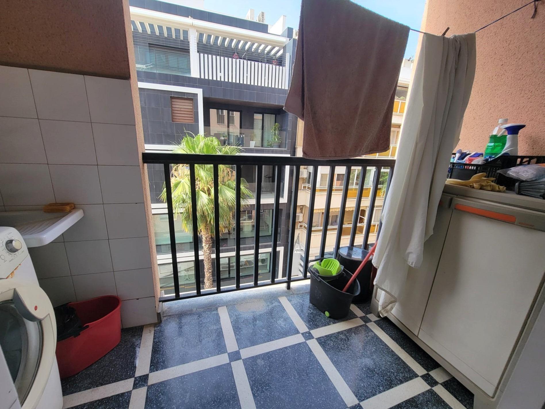 Apartamento en Torrevieja, Alicante, España 1 dormitorio, 128 m2 No. 165946