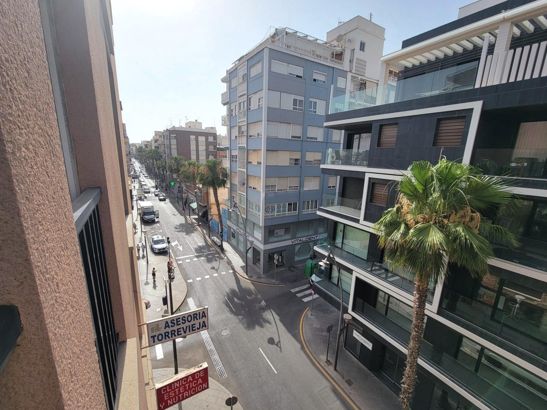 Apartamento en Torrevieja, Alicante, España 1 dormitorio, 128 m2 No. 165946