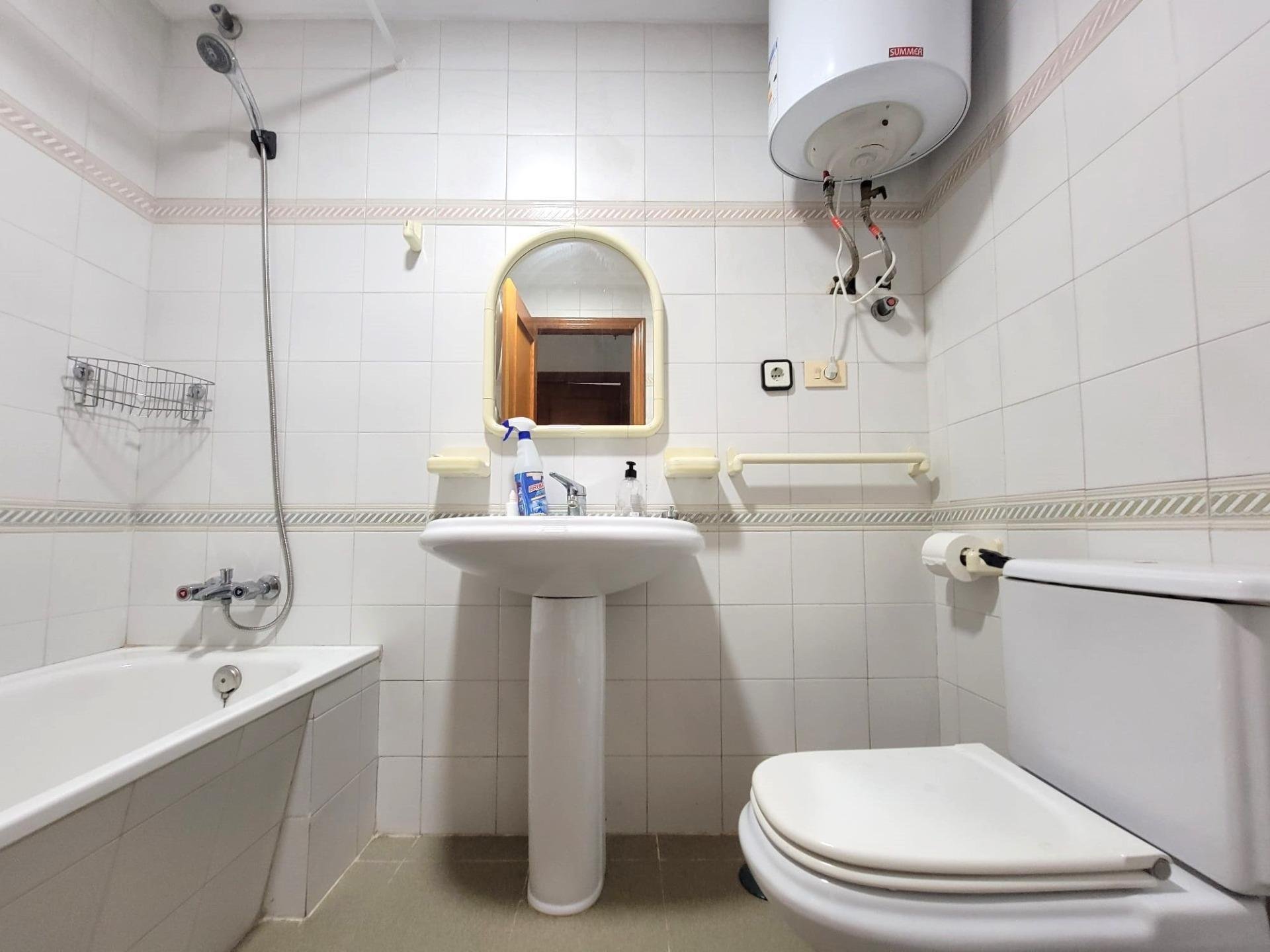 Apartamento en Torrevieja, Alicante, España 1 dormitorio, 128 m2 No. 165946