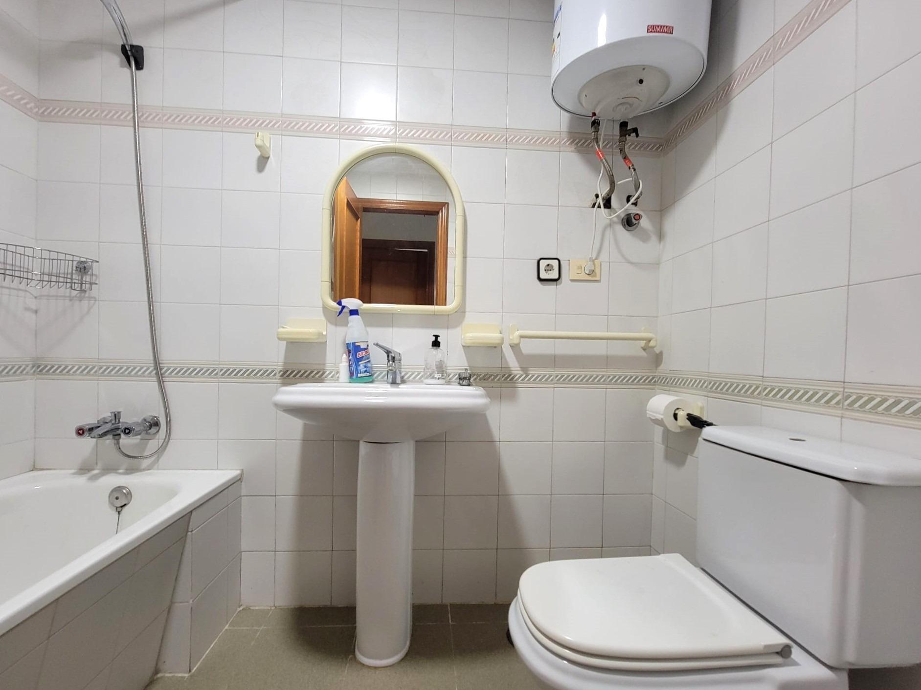 Apartamento en Torrevieja, Alicante, España 1 dormitorio, 128 m2 No. 165946