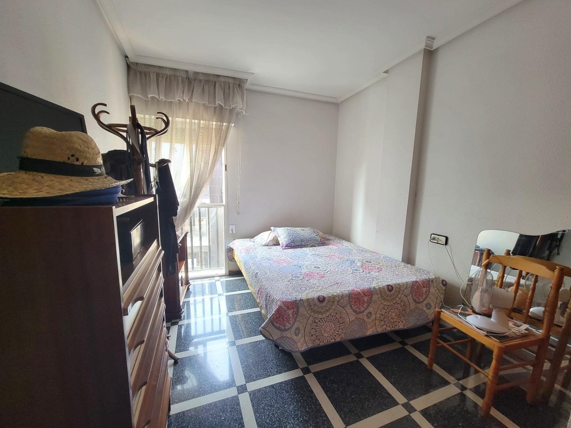 Apartamento en Torrevieja, Alicante, España 1 dormitorio, 128 m2 No. 165946