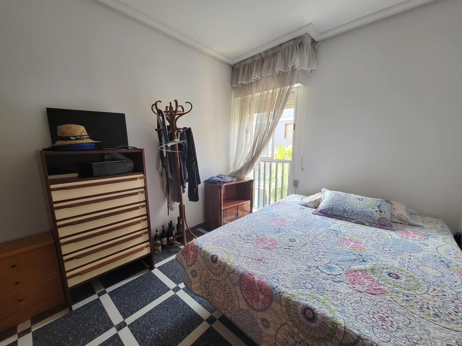 Apartamento en Torrevieja, Alicante, España 1 dormitorio, 128 m2 No. 165946