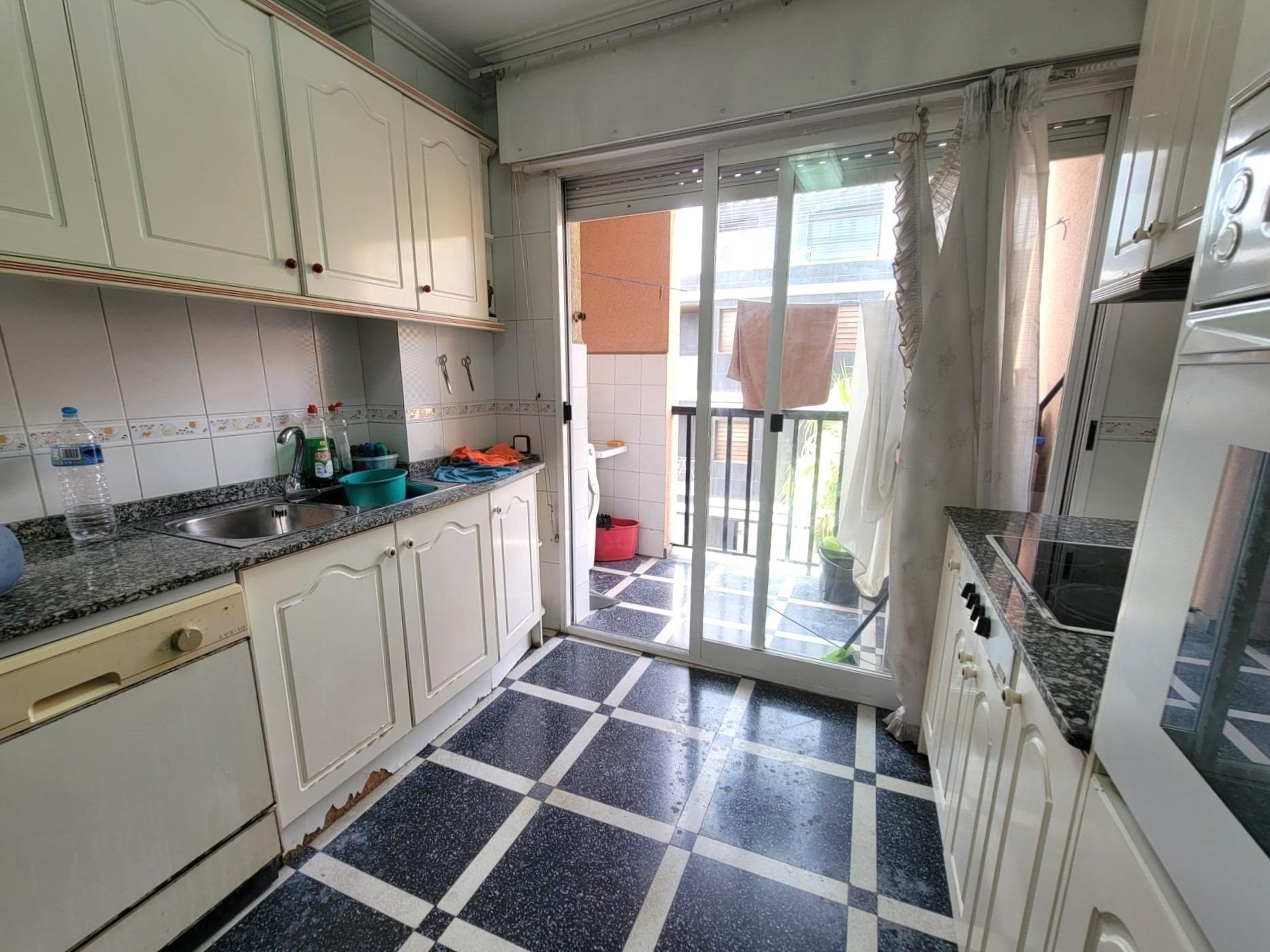 Apartamento en Torrevieja, Alicante, España 1 dormitorio, 128 m2 No. 165946
