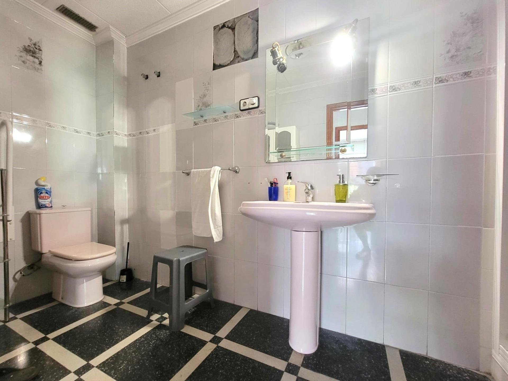 Apartamento en Torrevieja, Alicante, España 1 dormitorio, 128 m2 No. 165946