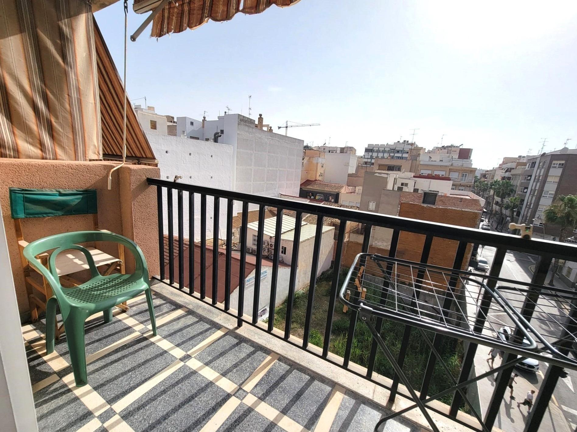 Apartamento en Torrevieja, Alicante, España 1 dormitorio, 128 m2 No. 165946