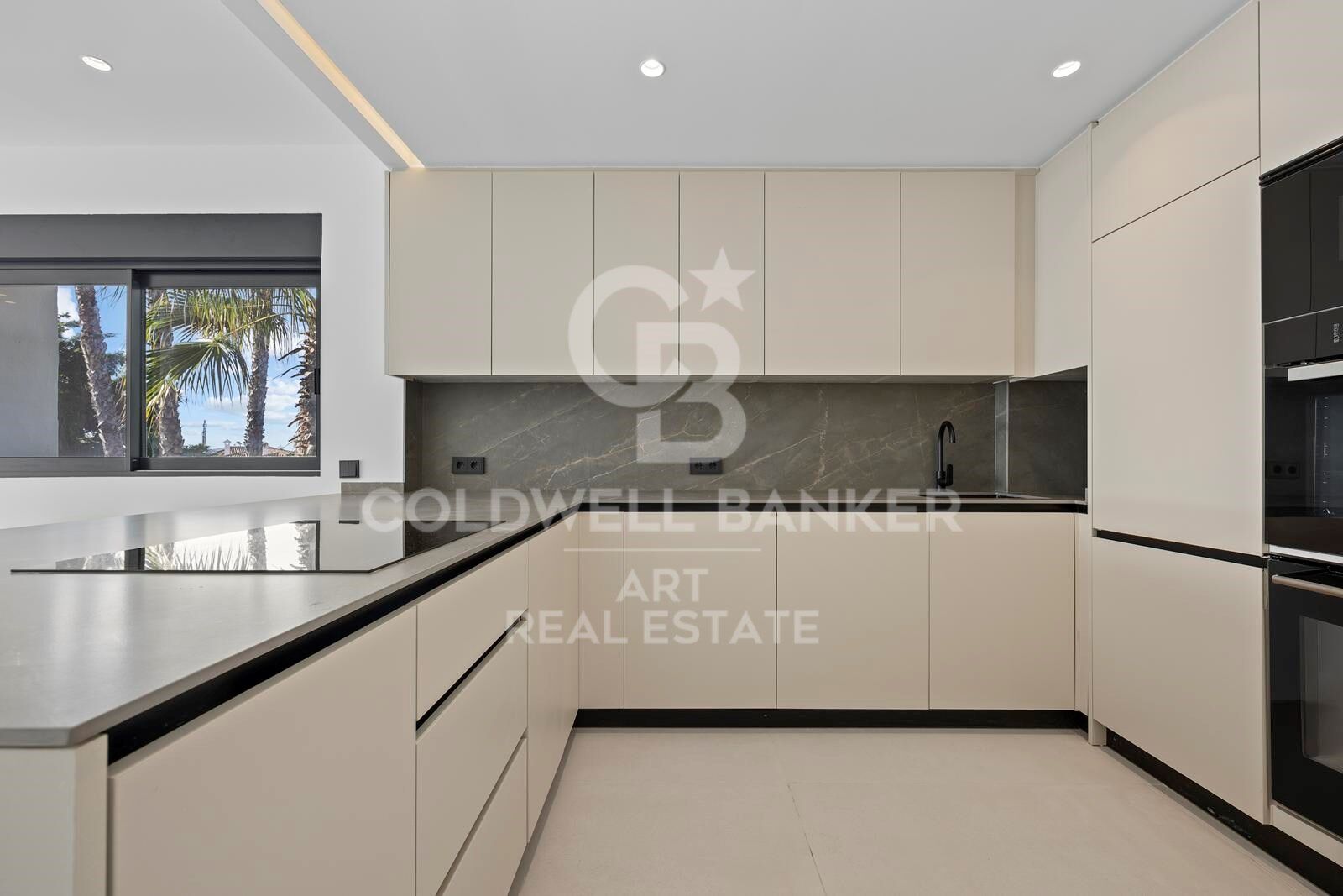 Māja Estepona, Malaga, Spānijā 4 istabas, 281 m2 Nr. 159269