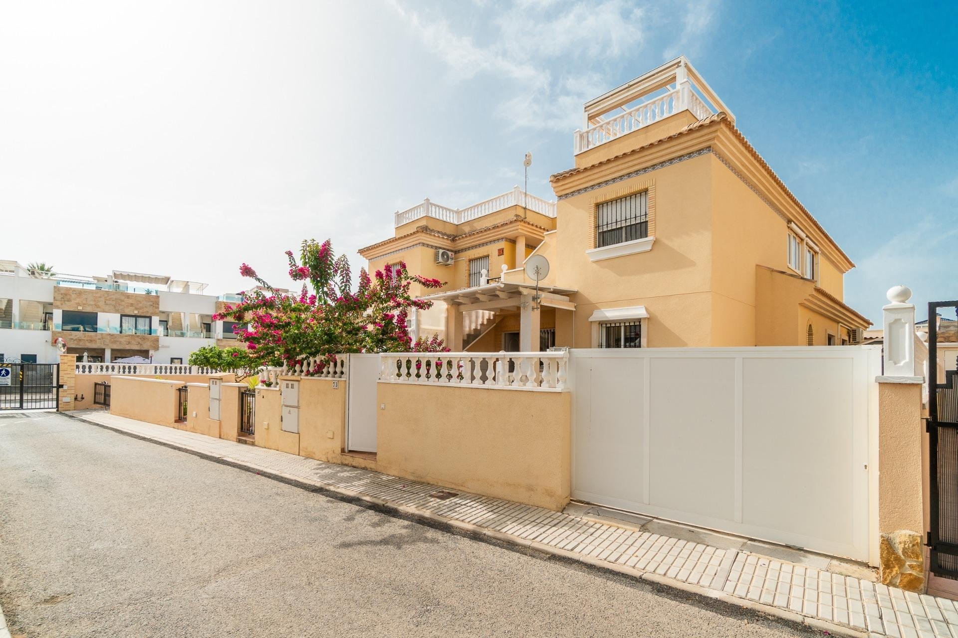 Huoneisto Los Dolses, Alicante, Espanja 2 makuuhuonetta, 58 m2 No. 195419