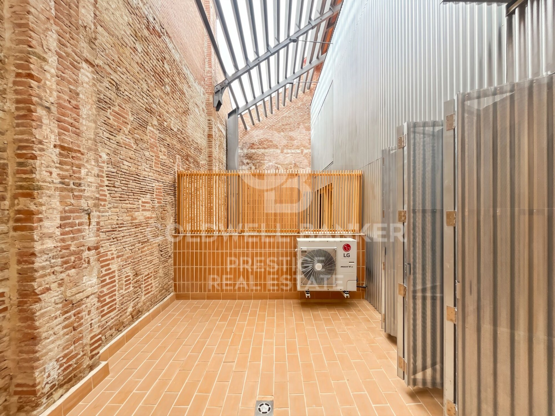 Duplex in Barcelona, Spain 1 bedroom, 109 sq.m. No. 159884