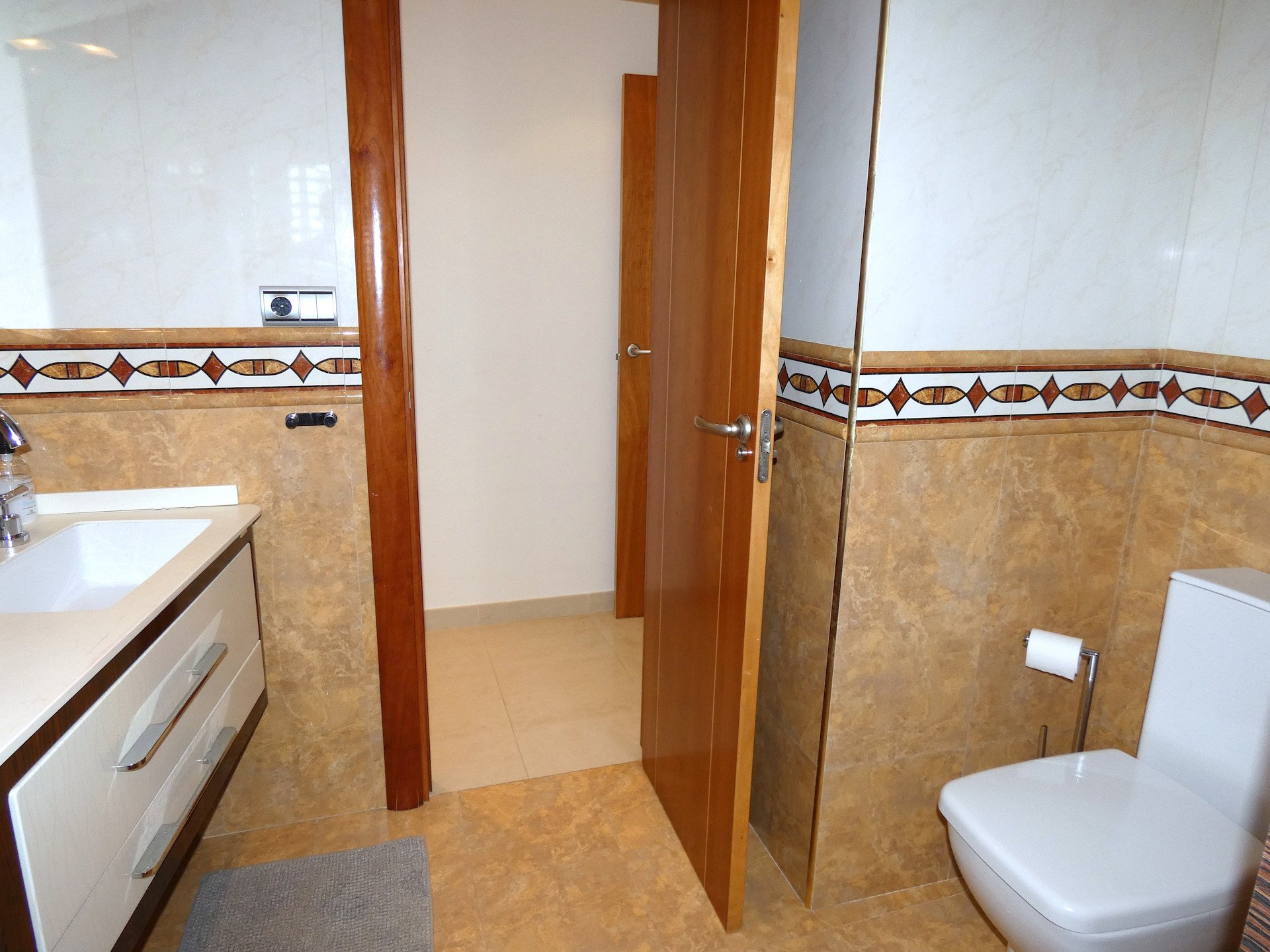 Apartamento en Torrevieja, Alicante, España 3 dormitorios, 110 m2 No. 189226
