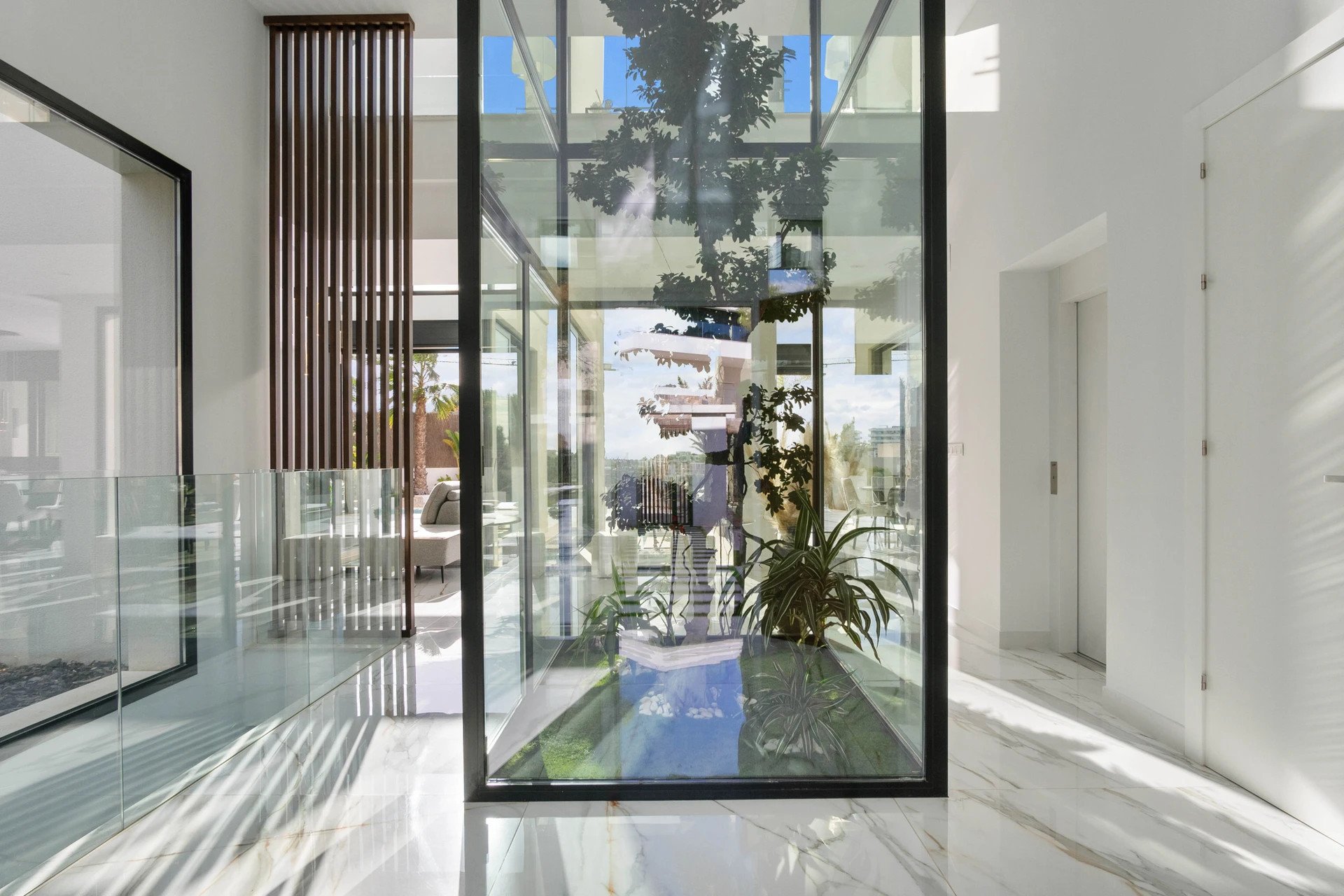 Villa i Alicante, Spanien 4 sovrum, 550 kvm. Nr. 189227