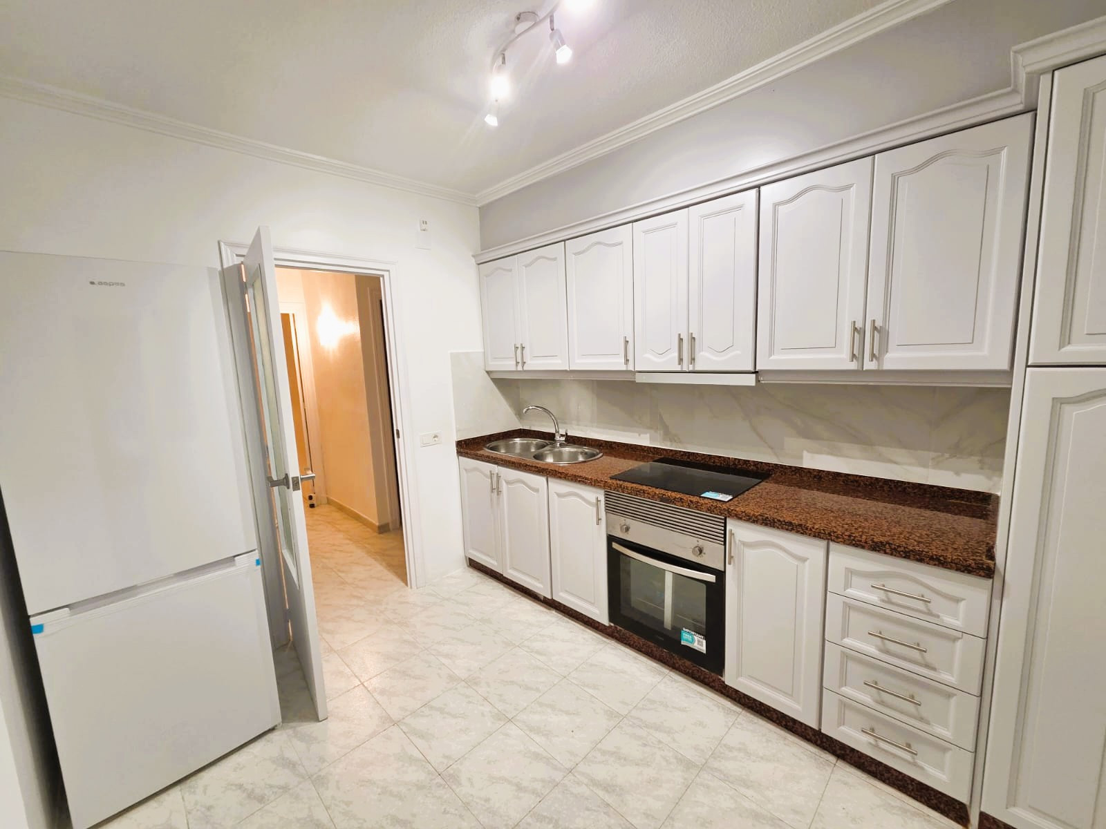 Apartamento en Torrevieja, Alicante, España 3 dormitorios, 95 m2 No. 189229
