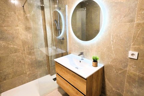 Apartment in Torrevieja, Alicante, Spain 3 bedrooms, 95 sq.m. No. 189229