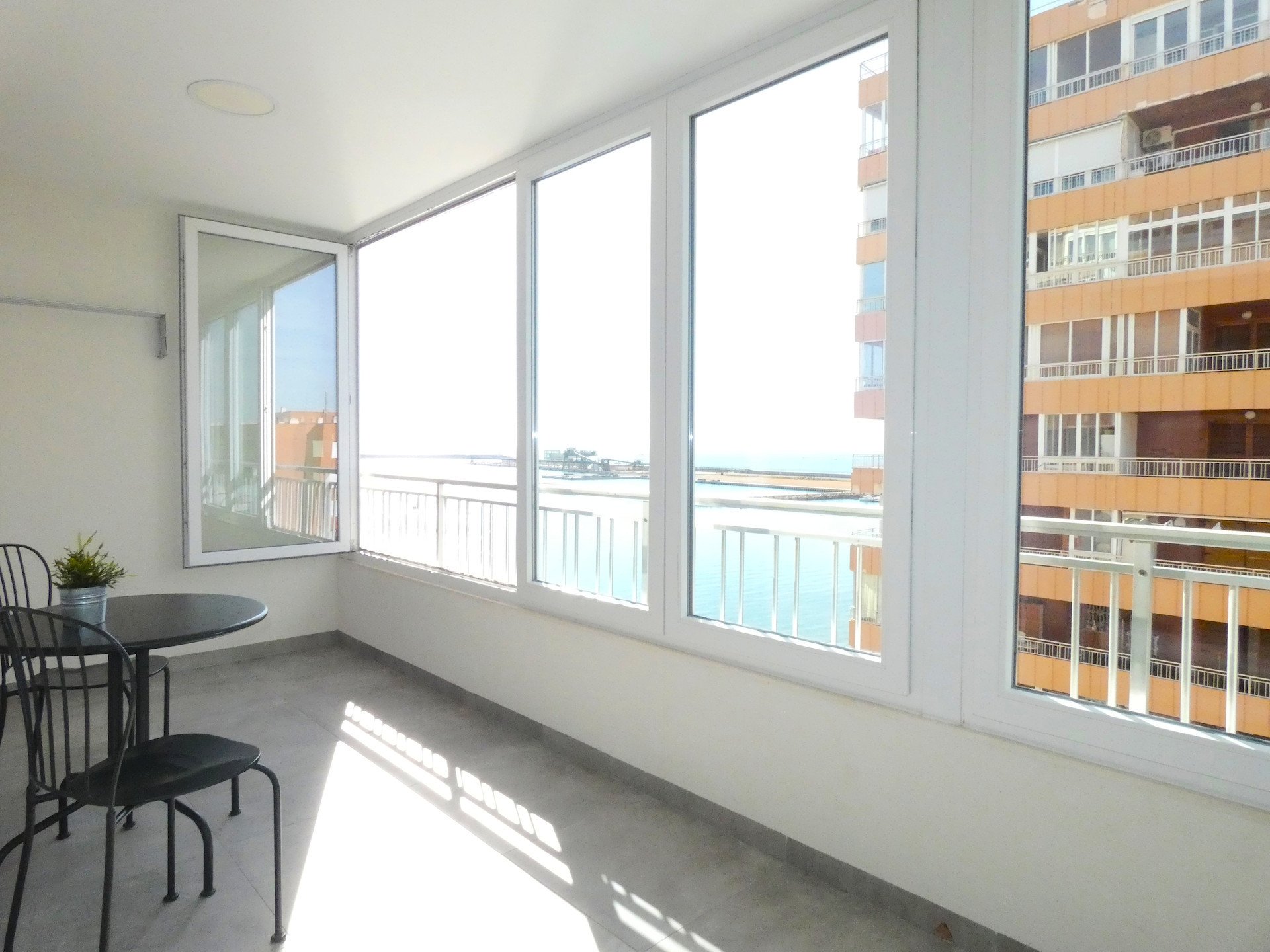 Apartamento en Torrevieja, Alicante, España 3 dormitorios, 80 m2 No. 189228