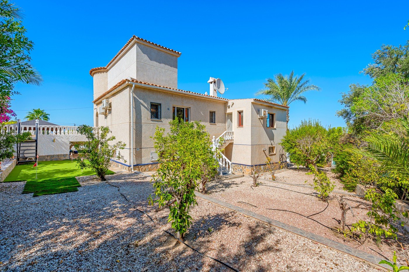 Villa in Almoradi, Alicante, Spanien 5 Schlafzimmer, 375 m2 Nr. 138530