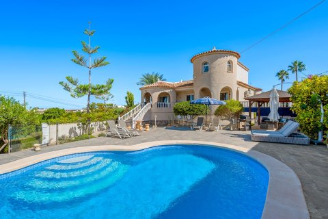 Villa in Almoradi, Alicante, Spain 5 bedrooms, 375 sq.m. No. 138530