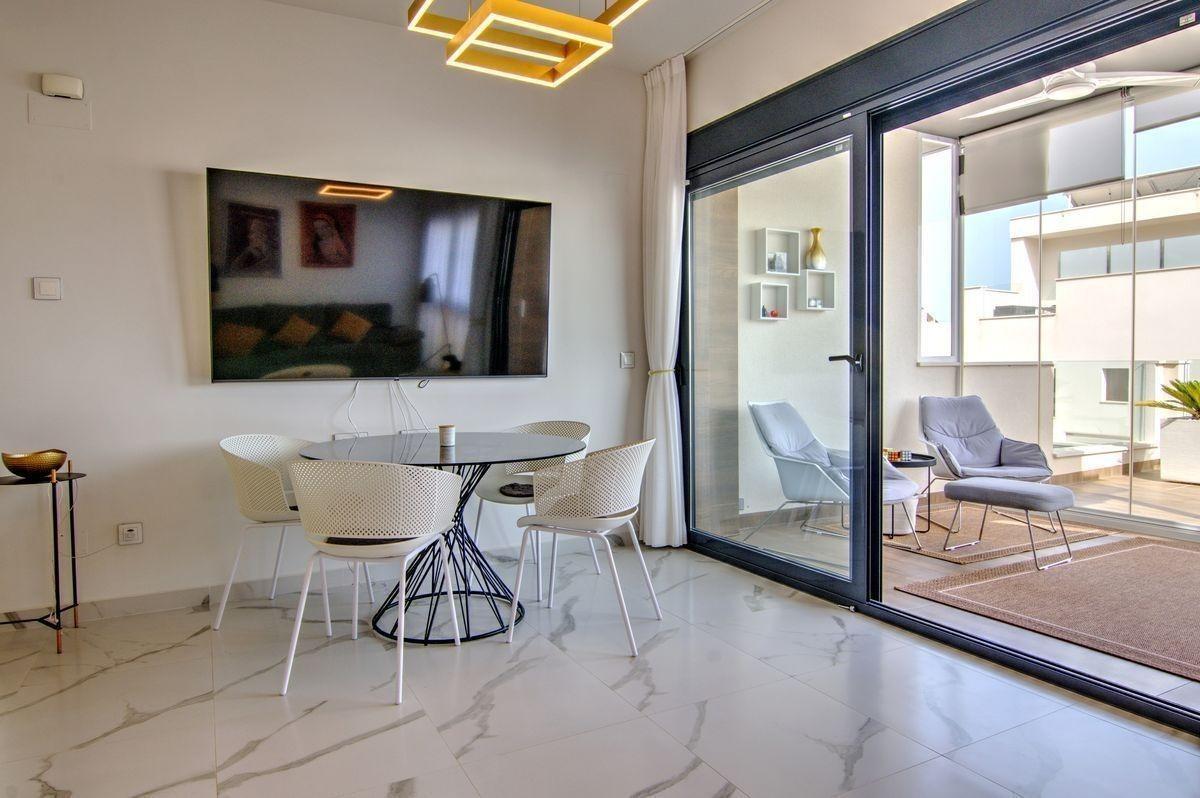 Villa in San Miguel de Salinas, Alicante, Spanien 2 Schlafzimmer, 91 m2 Nr. 196144