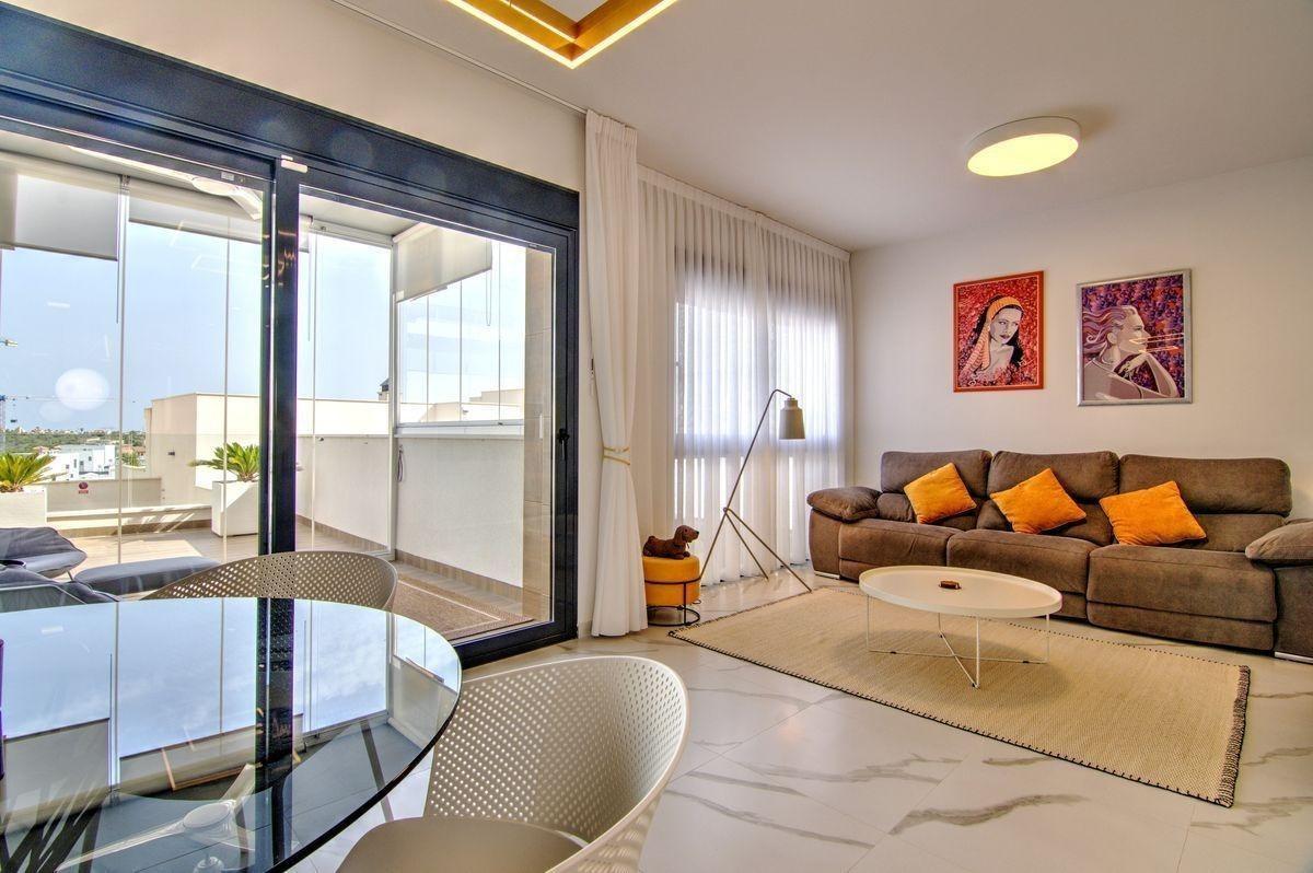 Villa in San Miguel de Salinas, Alicante, Spanien 2 Schlafzimmer, 91 m2 Nr. 196144