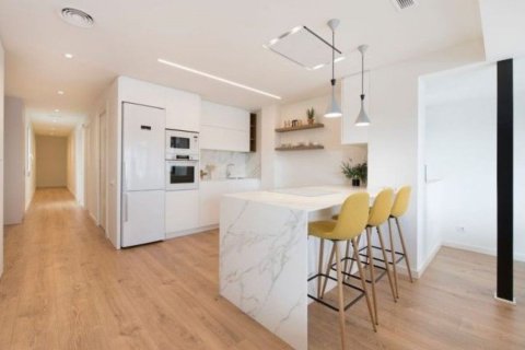 Apartment in Madrid, Spain 2 bedrooms, 85 sq.m. No. 76232