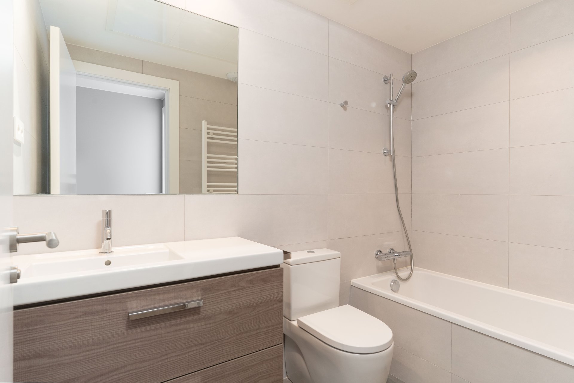 Huoneisto Badalona, Barcelona, Espanja 4 makuuhuonetta,  No. 141284