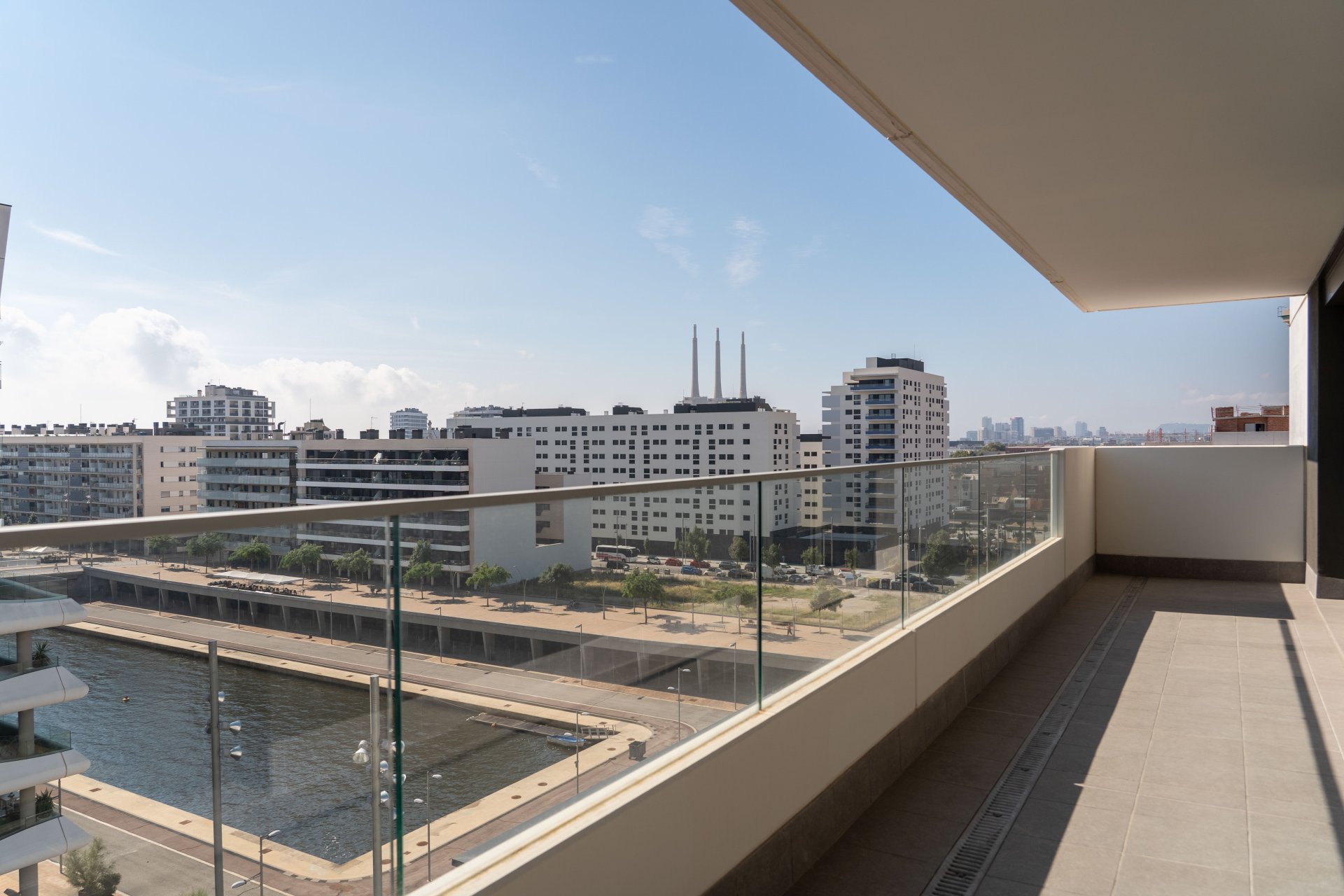 Huoneisto Badalona, Barcelona, Espanja 4 makuuhuonetta,  No. 141284