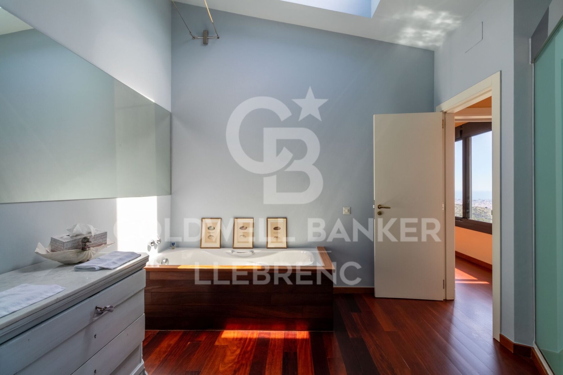 House à Barcelona, Espagne 4 chambres, 439 m2 No. 160182