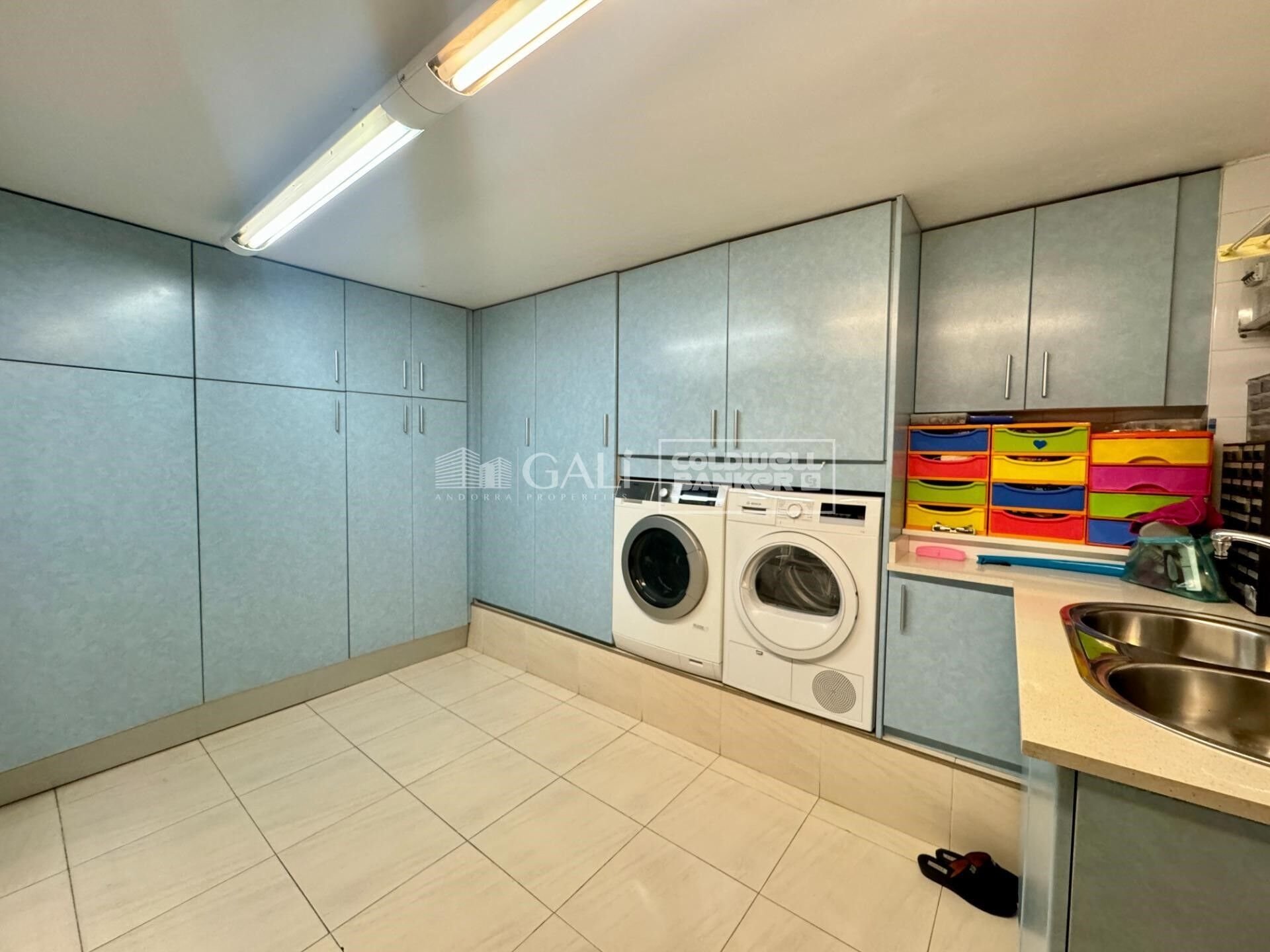Māja Principado De Andorra (Ninguna Poblacion Tiene C.P.), Lleida, Spānijā 4 istabas, 384 m2 Nr. 160183