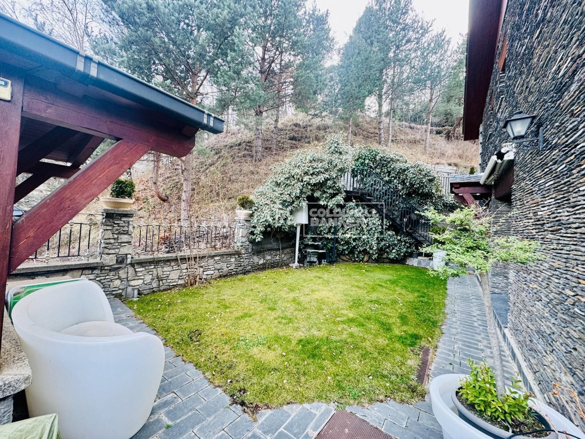 Māja Principado De Andorra (Ninguna Poblacion Tiene C.P.), Lleida, Spānijā 4 istabas, 384 m2 Nr. 160183