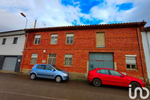 Сasa en León, España 6 dormitorios, 354 m2 No. 186174