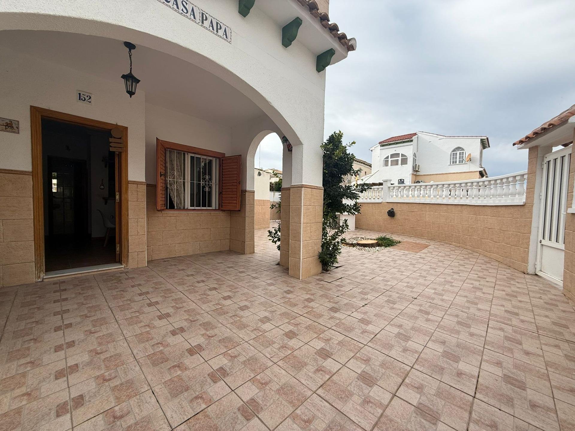 Villa a Torrevieja, Alicante, Spagna 2 camere da letto, 85 mq. N° 150138