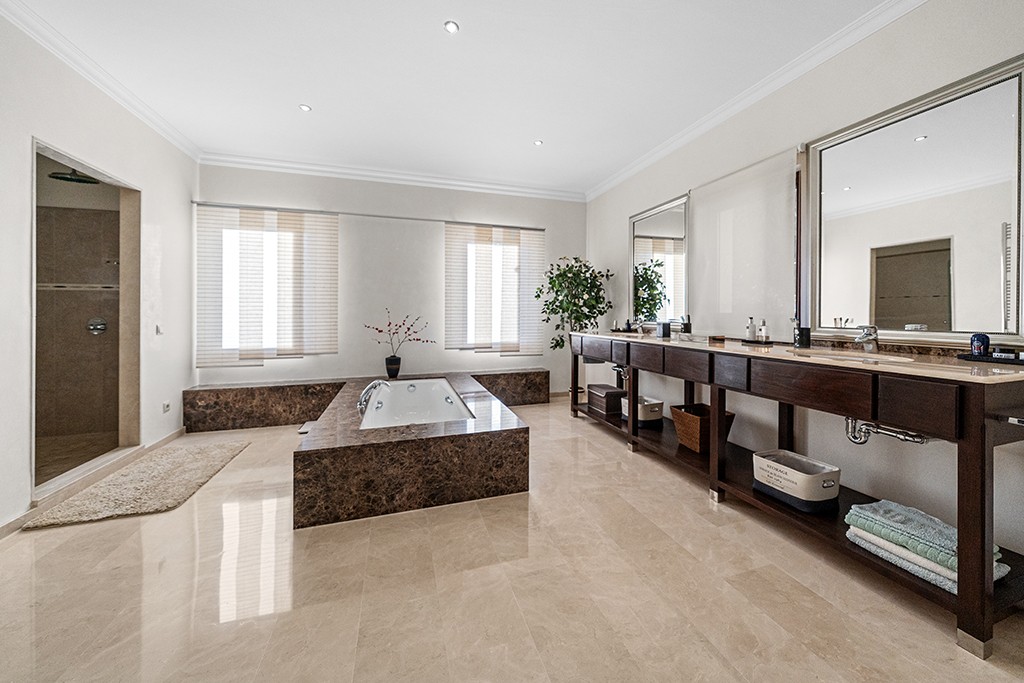 Villa in Santa Ponsa, Mallorca, Spain 4 bedrooms, 694 sq.m. No. 179856