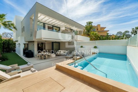 Villa a Marbella, Malaga, Spagna 5 camere da letto, 297 mq. N° 158941