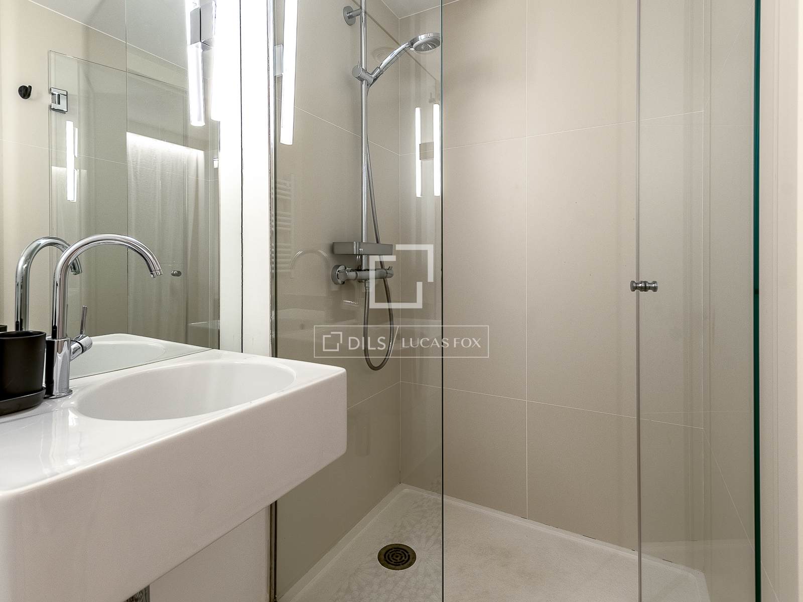 Apartment à Barcelona, Espagne 4 chambres, 253 m2 No. 150800