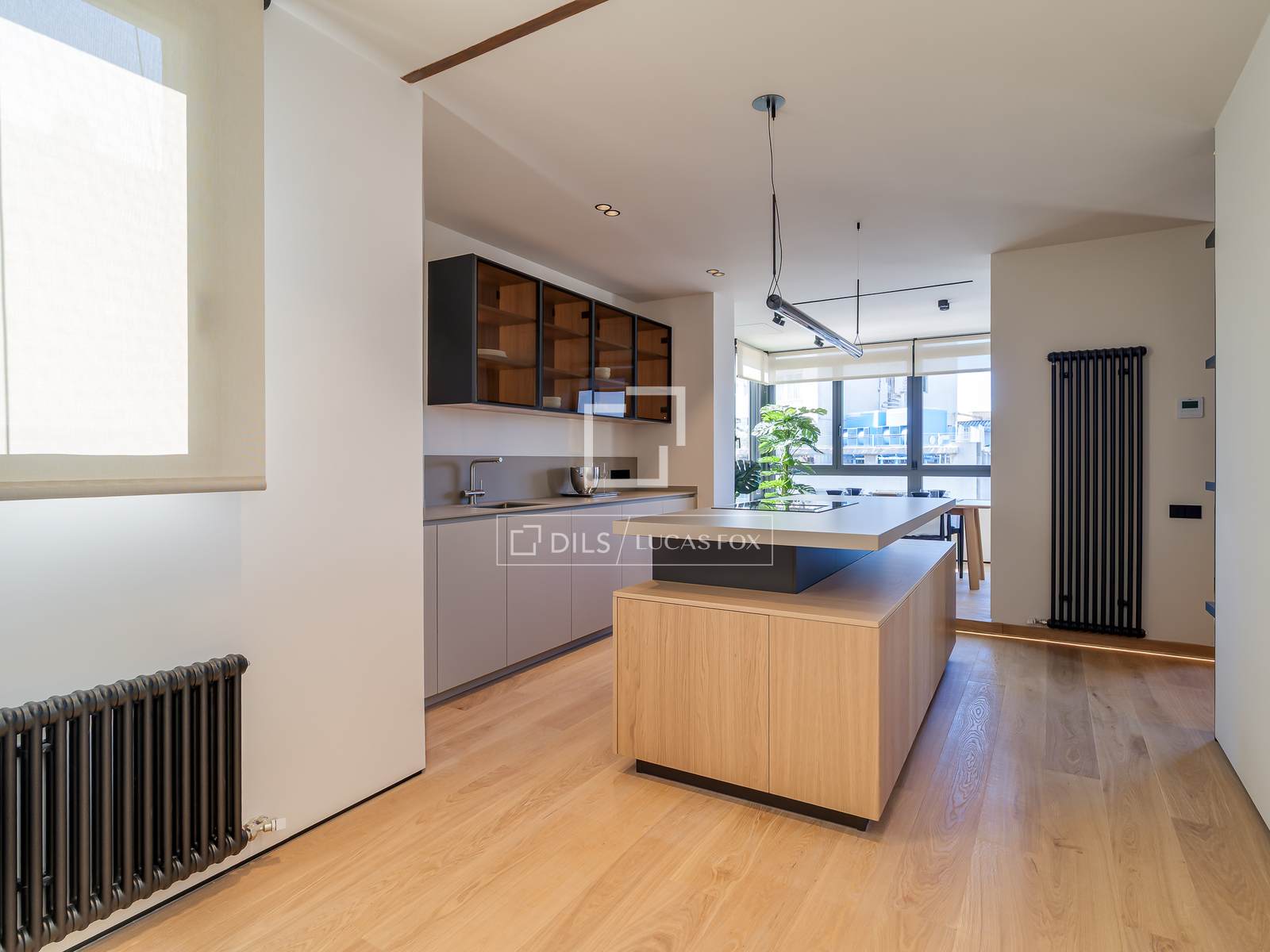 Huoneisto Barcelona, Espanja 4 makuuhuonetta, 224 m2 No. 150803