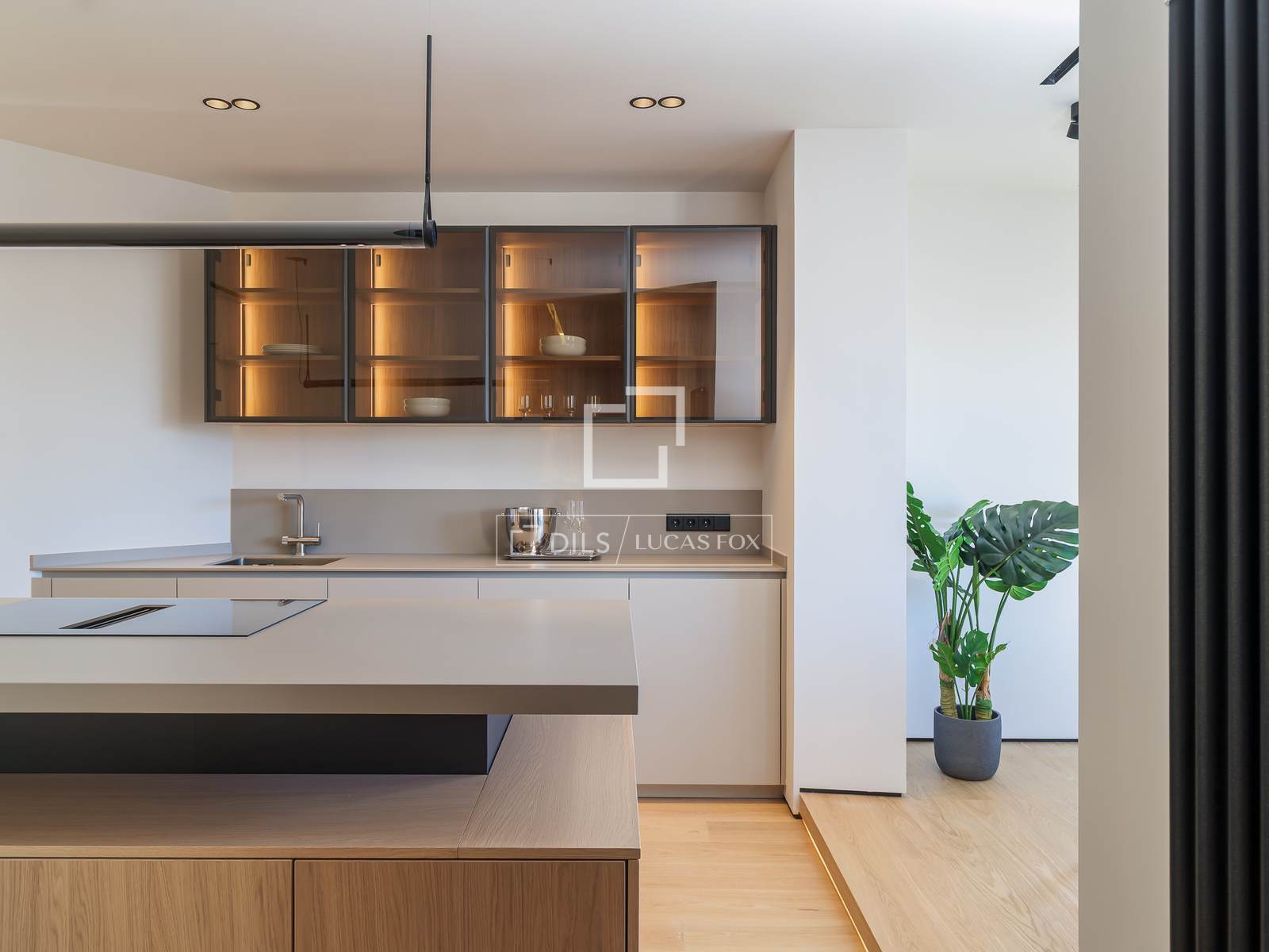 Huoneisto Barcelona, Espanja 4 makuuhuonetta, 224 m2 No. 150803