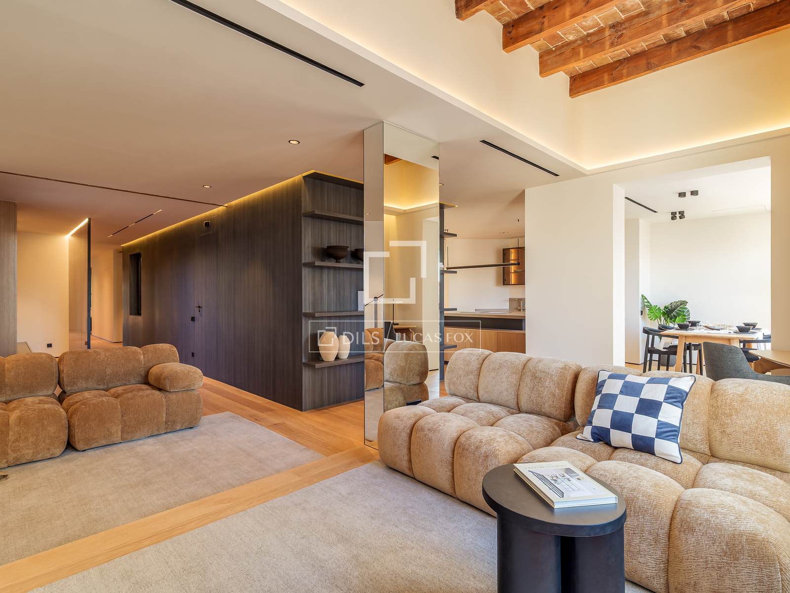 Huoneisto Barcelona, Espanja 4 makuuhuonetta, 224 m2 No. 150803