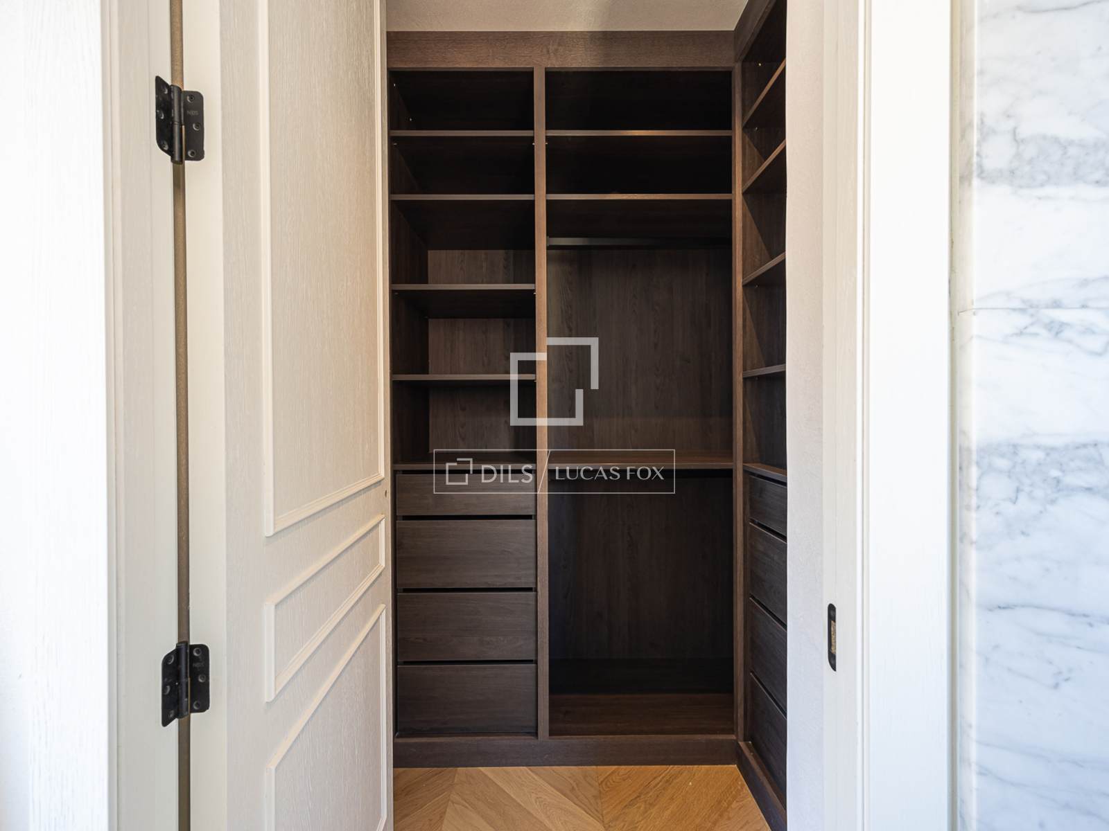 Kattohuoneisto Barcelona, Espanja 4 makuuhuonetta, 186 m2 No. 150403