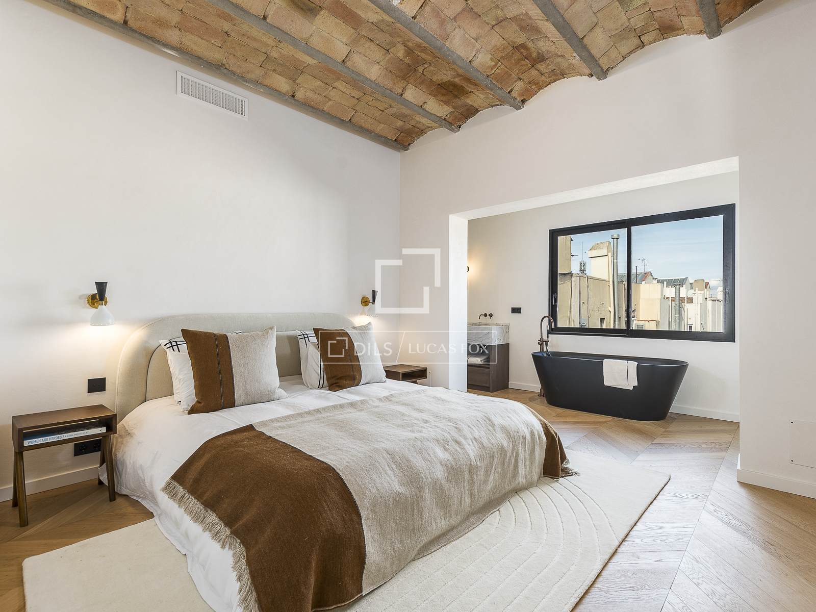 Kattohuoneisto Barcelona, Espanja 4 makuuhuonetta, 186 m2 No. 150403