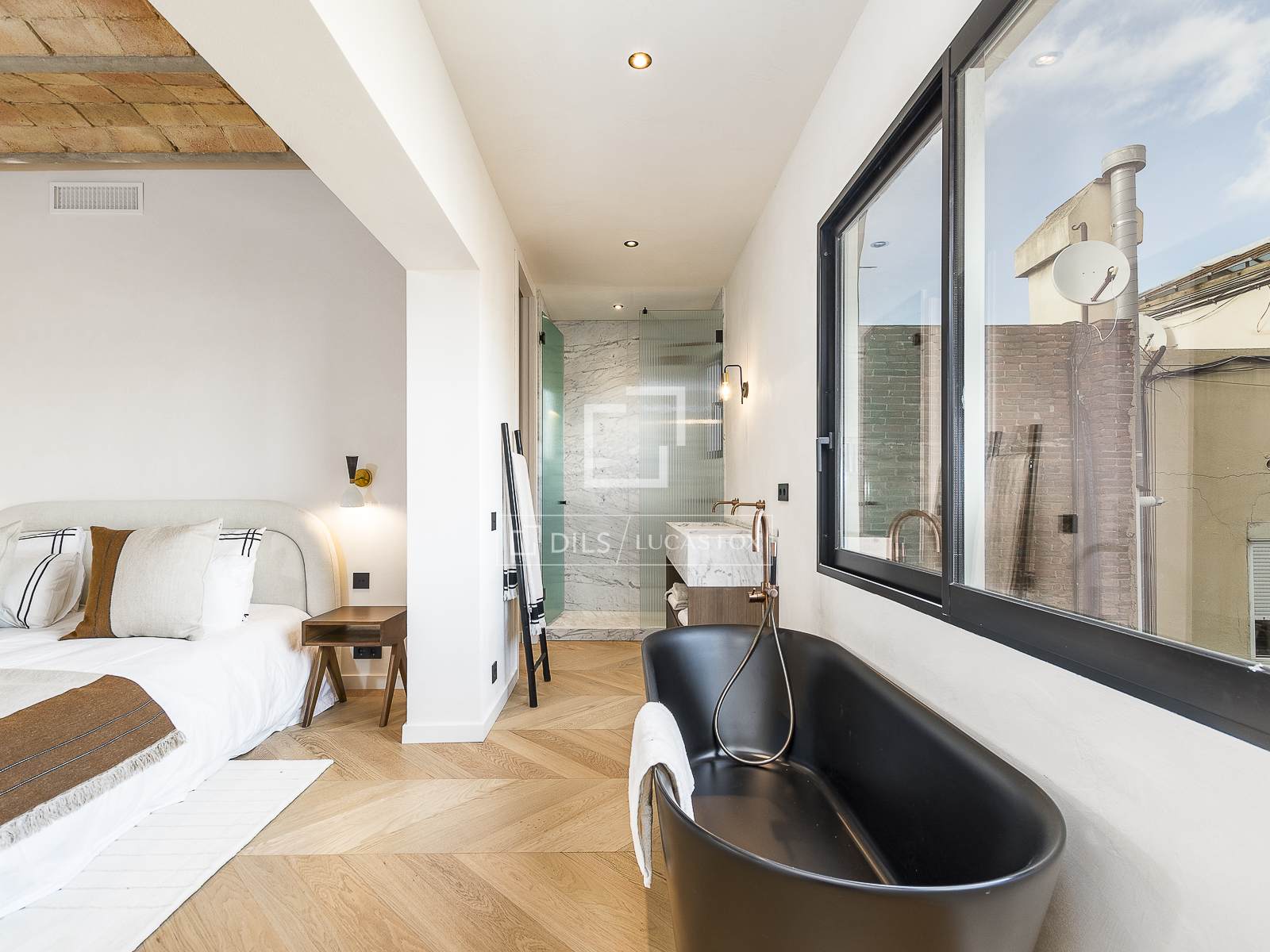 Kattohuoneisto Barcelona, Espanja 4 makuuhuonetta, 186 m2 No. 150403