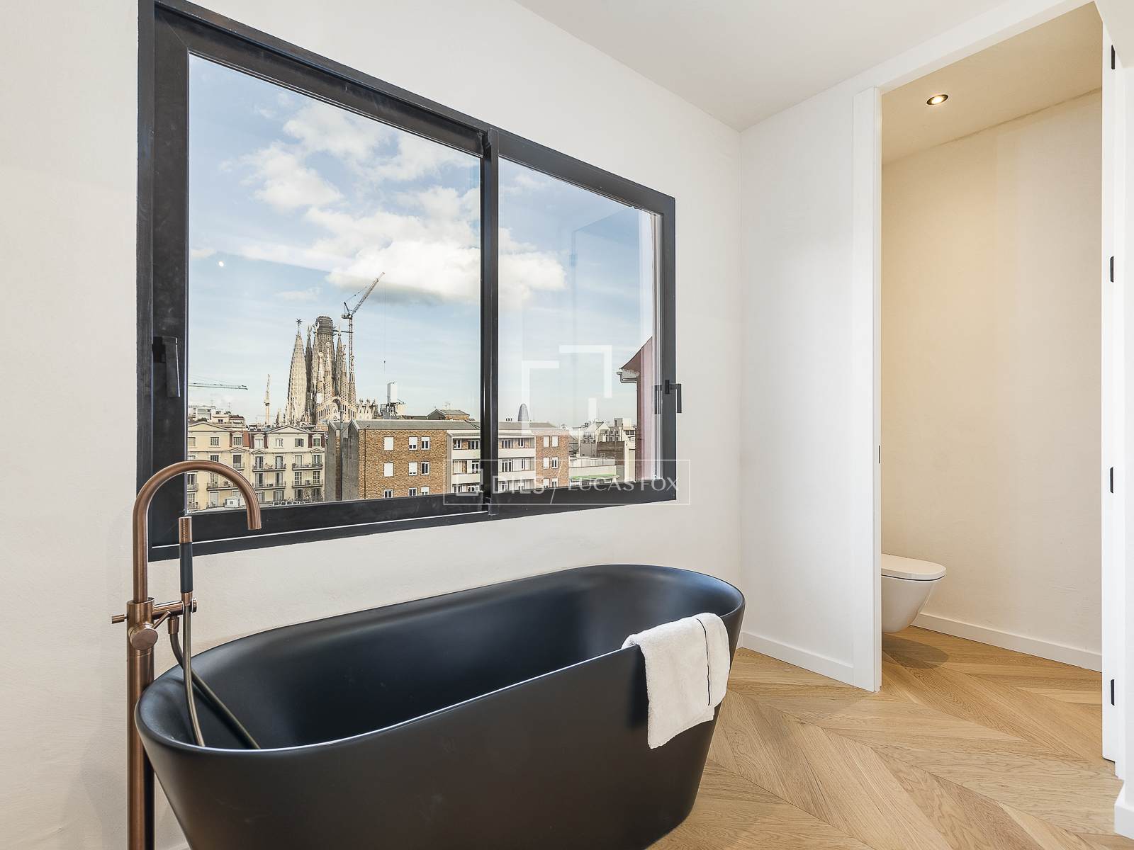 Kattohuoneisto Barcelona, Espanja 4 makuuhuonetta, 186 m2 No. 150403