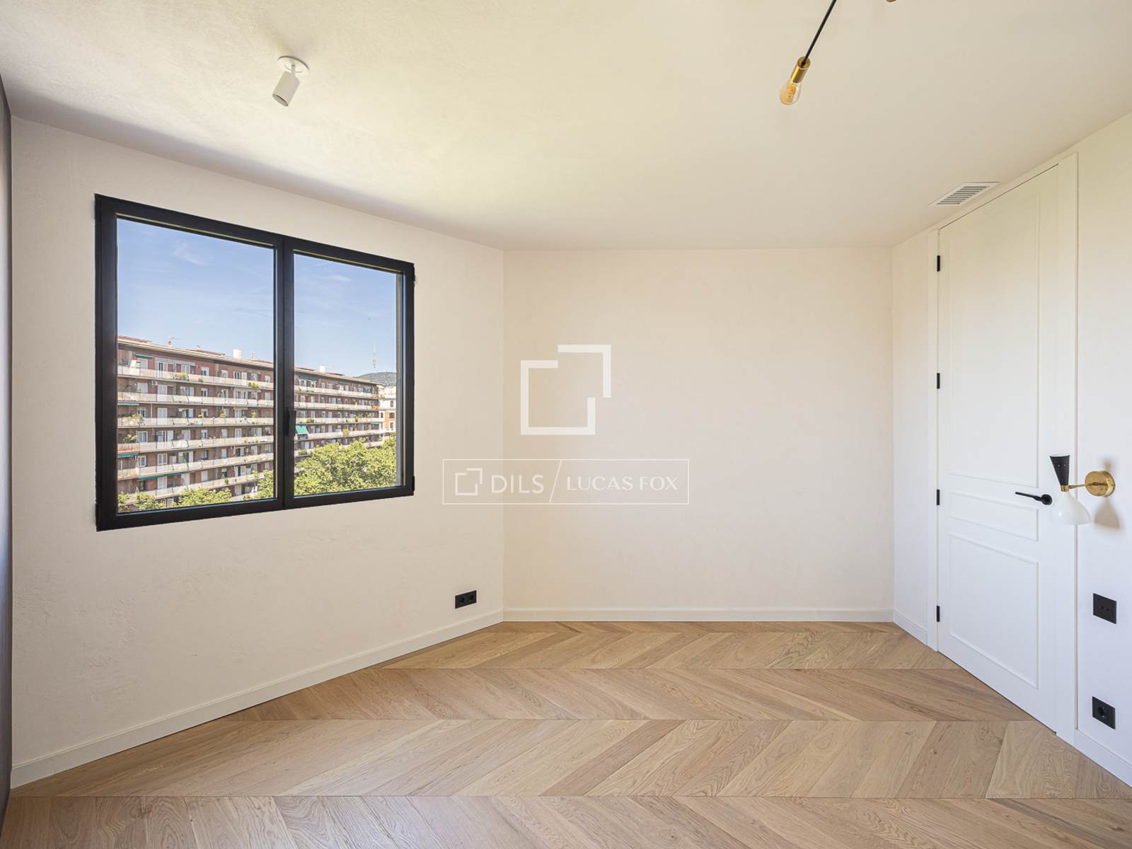 Kattohuoneisto Barcelona, Espanja 4 makuuhuonetta, 186 m2 No. 150403