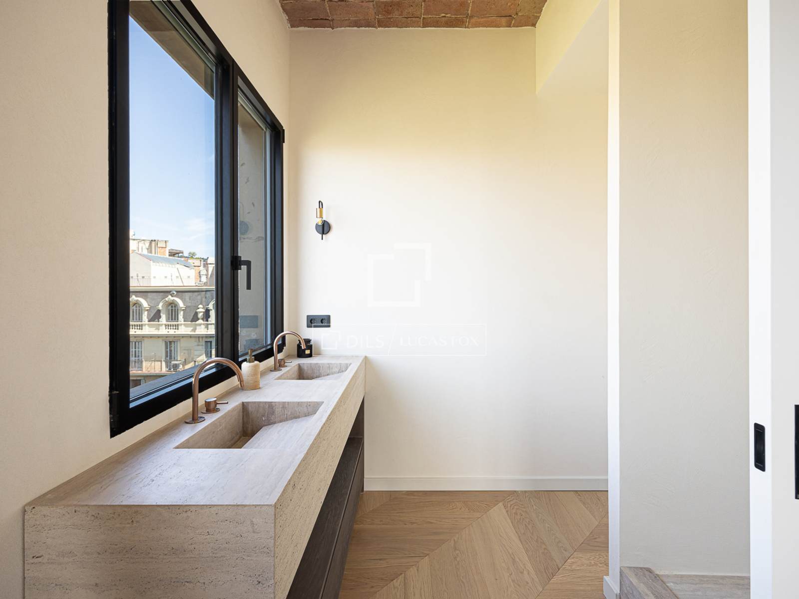 Kattohuoneisto Barcelona, Espanja 4 makuuhuonetta, 186 m2 No. 150403