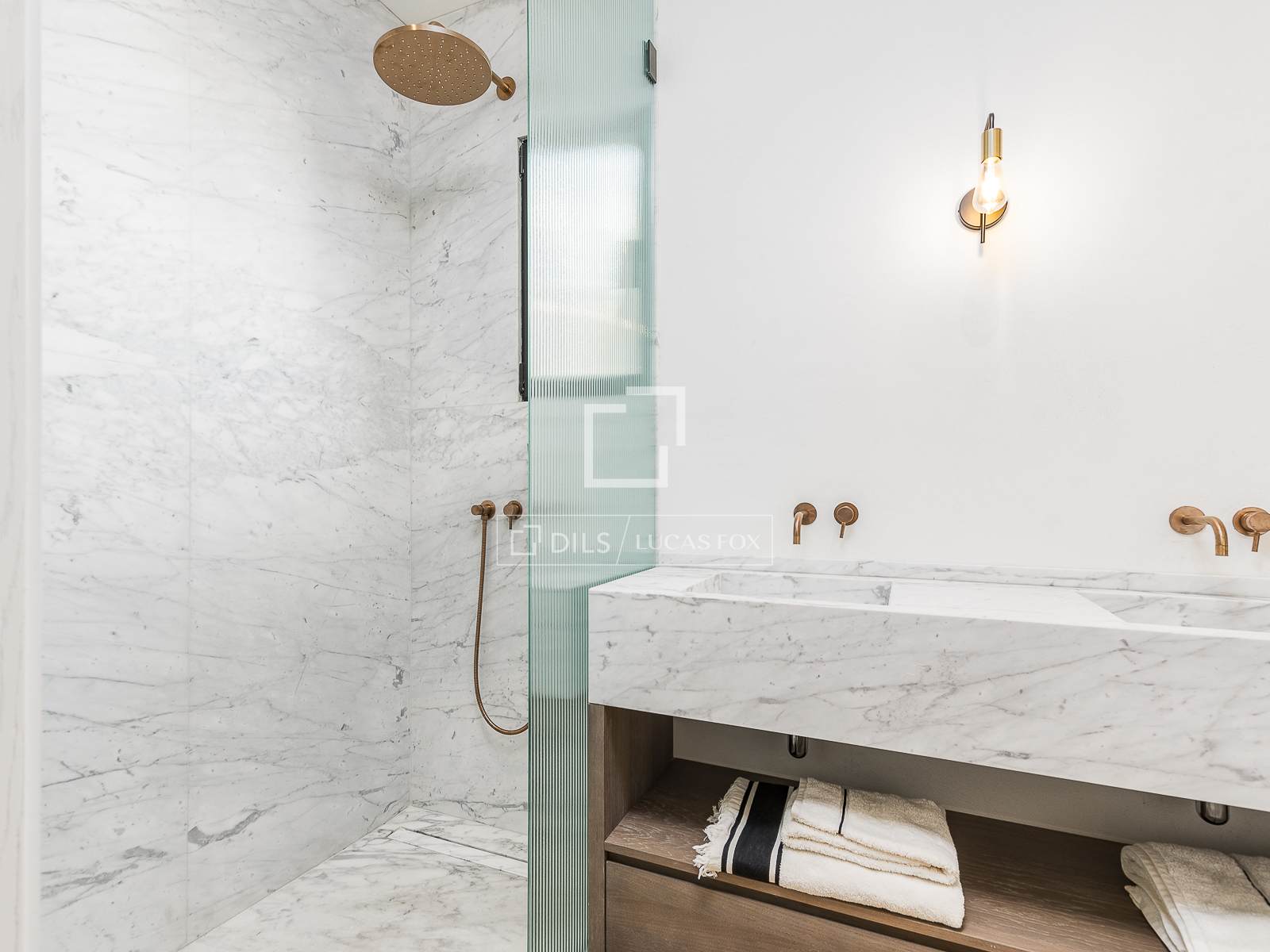 Kattohuoneisto Barcelona, Espanja 4 makuuhuonetta, 186 m2 No. 150403